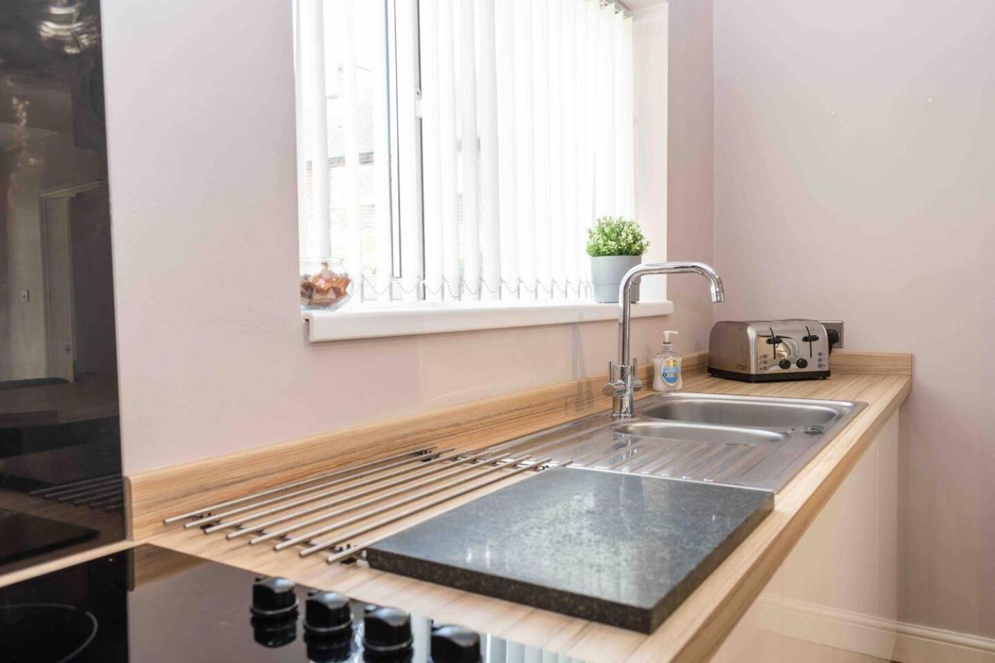 Comfortable And Convenient 3 Bedroom House With Parking Handsworth Ngoại thất bức ảnh