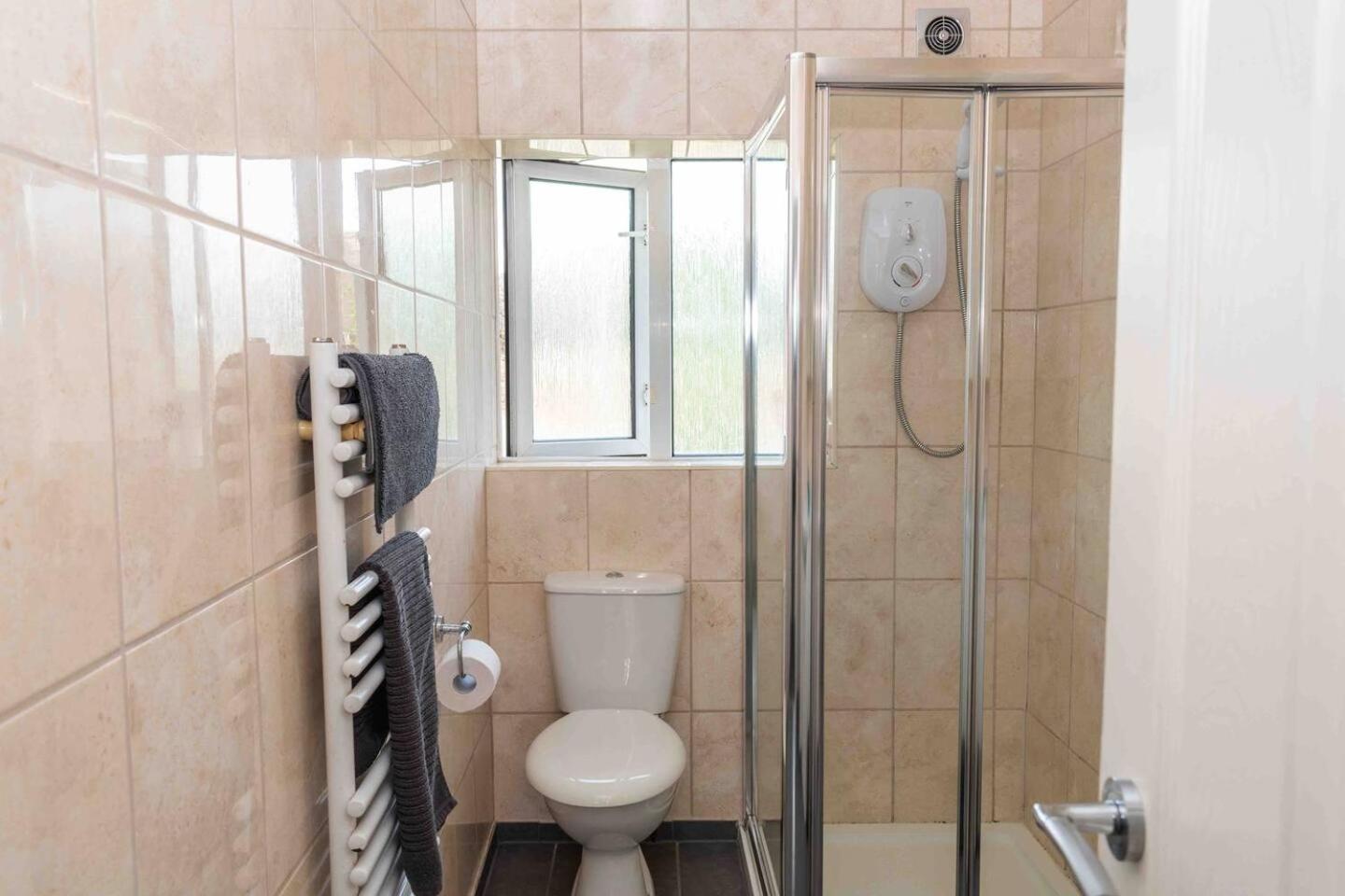 Comfortable And Convenient 3 Bedroom House With Parking Handsworth Ngoại thất bức ảnh