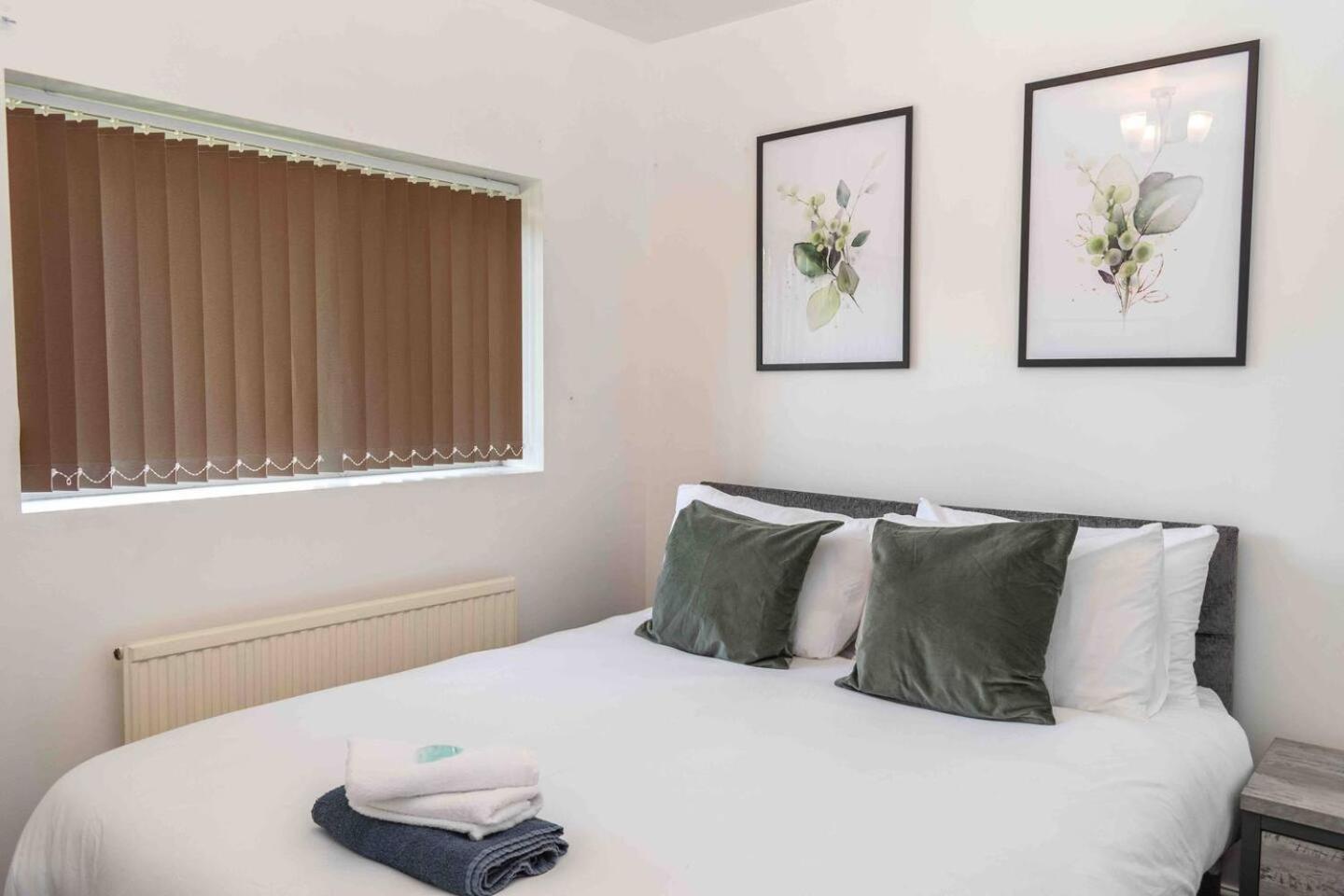 Comfortable And Convenient 3 Bedroom House With Parking Handsworth Ngoại thất bức ảnh